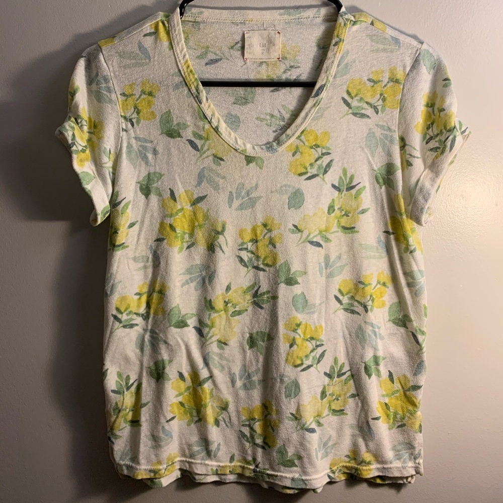 Cute🌼 T shirt with yellow flowers